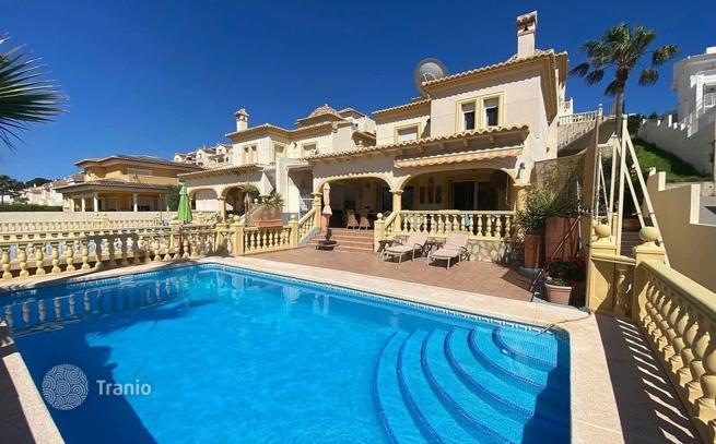 4-Bedroom Villa Near Tennis Club and Beach in Calpe, photo 3