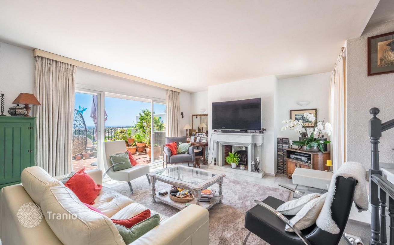 3-Bedroom Penthouse Duplex with Sea View in Club Sierra, Marbella, photo 3