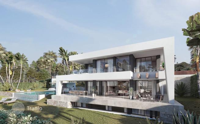 New Villa with Private Pool and Sea View in Estepona