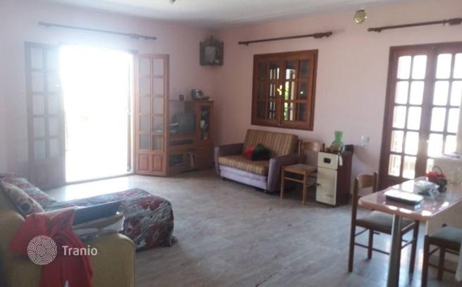 2-Bedroom House with Garden Near the Sea in Thessaloniki