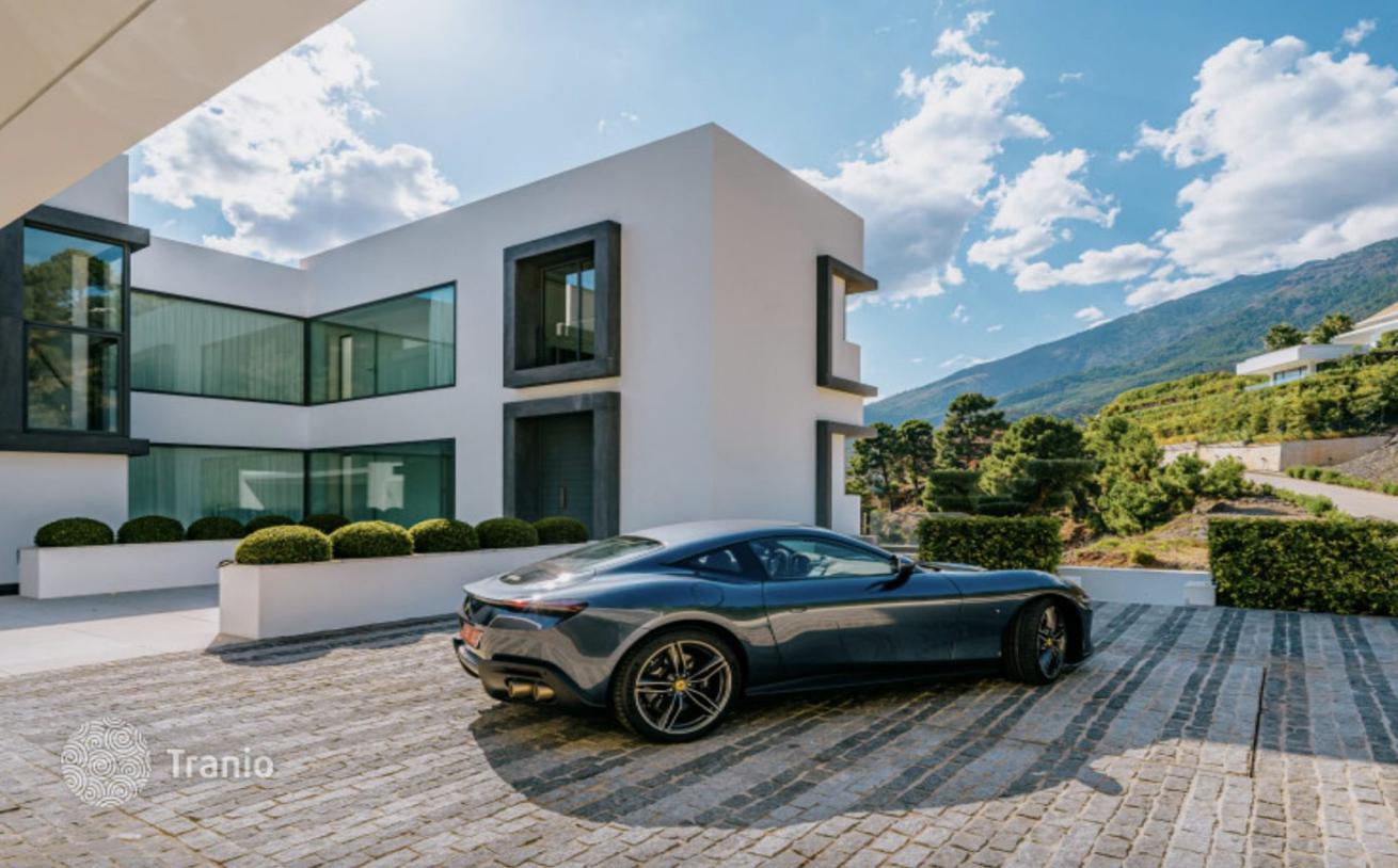 Luxury Villa with Sea and Mountain Views in Marbella, photo 2
