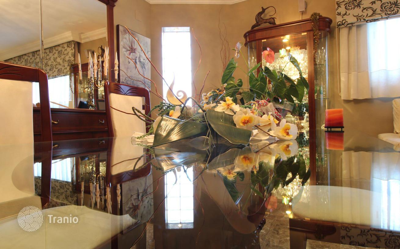 4-Bedroom Villa in Viladecans, Spain
