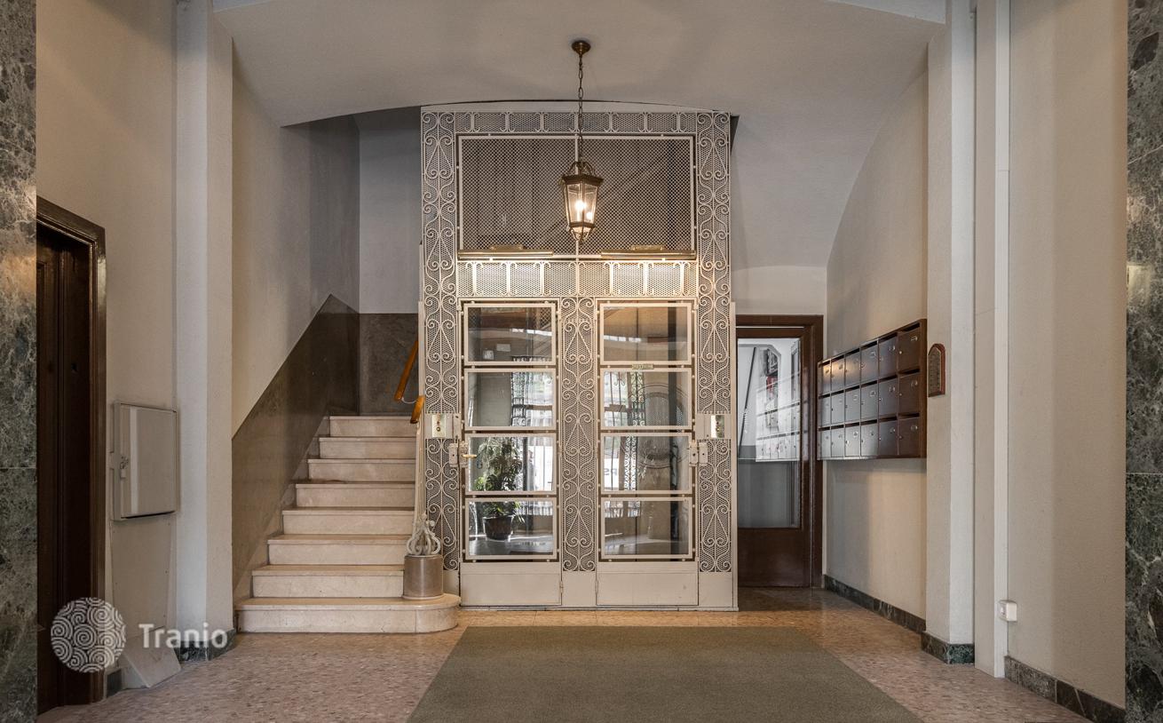 4-Bedroom Apartment with City Views in Eixample, Barcelona