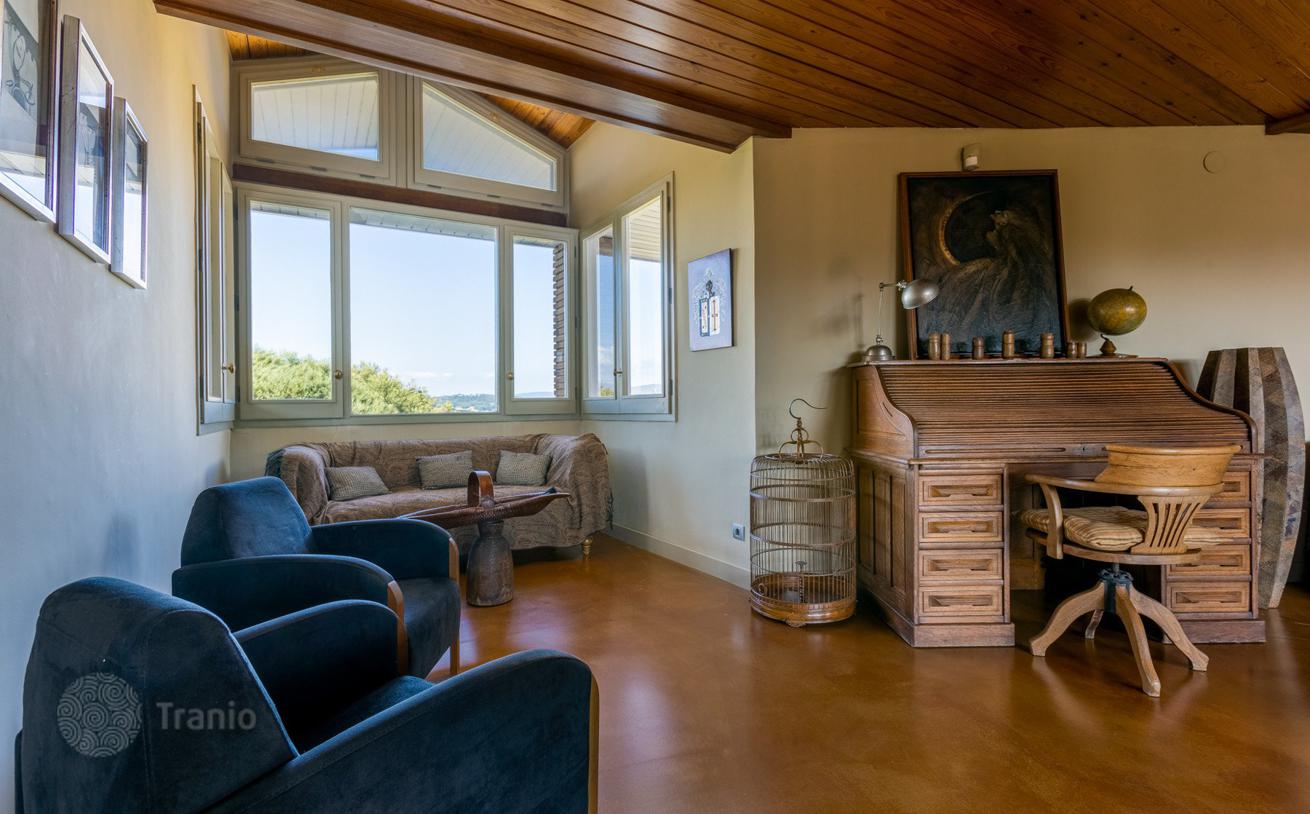 4-Bedroom Townhouse with Private Pool in Montornès del Vallès, photo 5