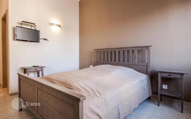 Renovated 3-Bedroom Apartment with Basilica View in District V, Budapest, photo 2