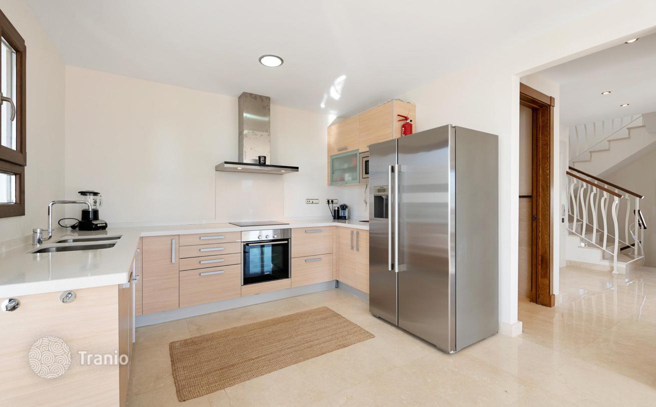5-Bedroom Villa with Private Pool in Benahavis Hills Country Club, Benahavis, photo 2