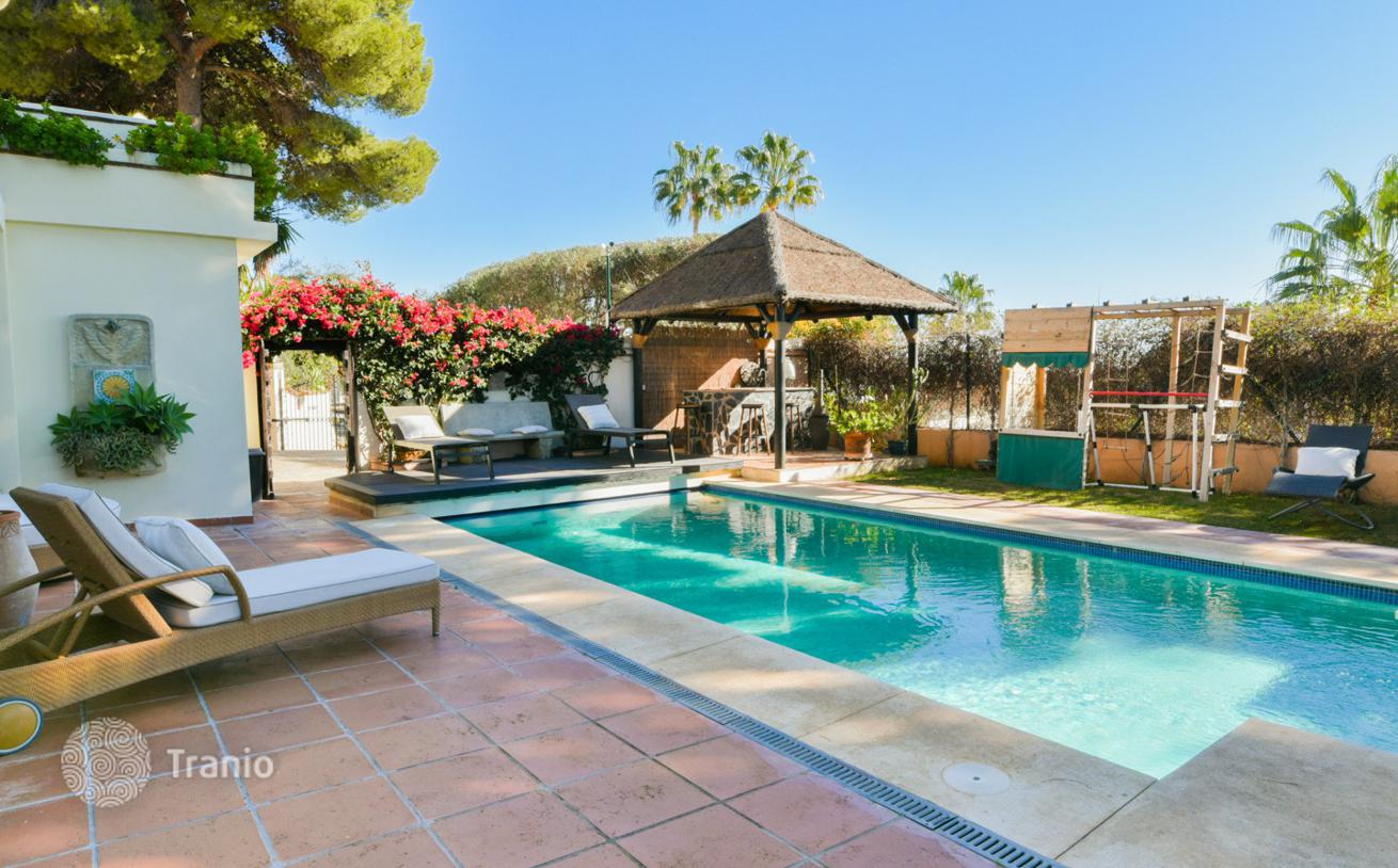 5-Bedroom Villa with Sea Views in Rio Real, Marbella, photo 4