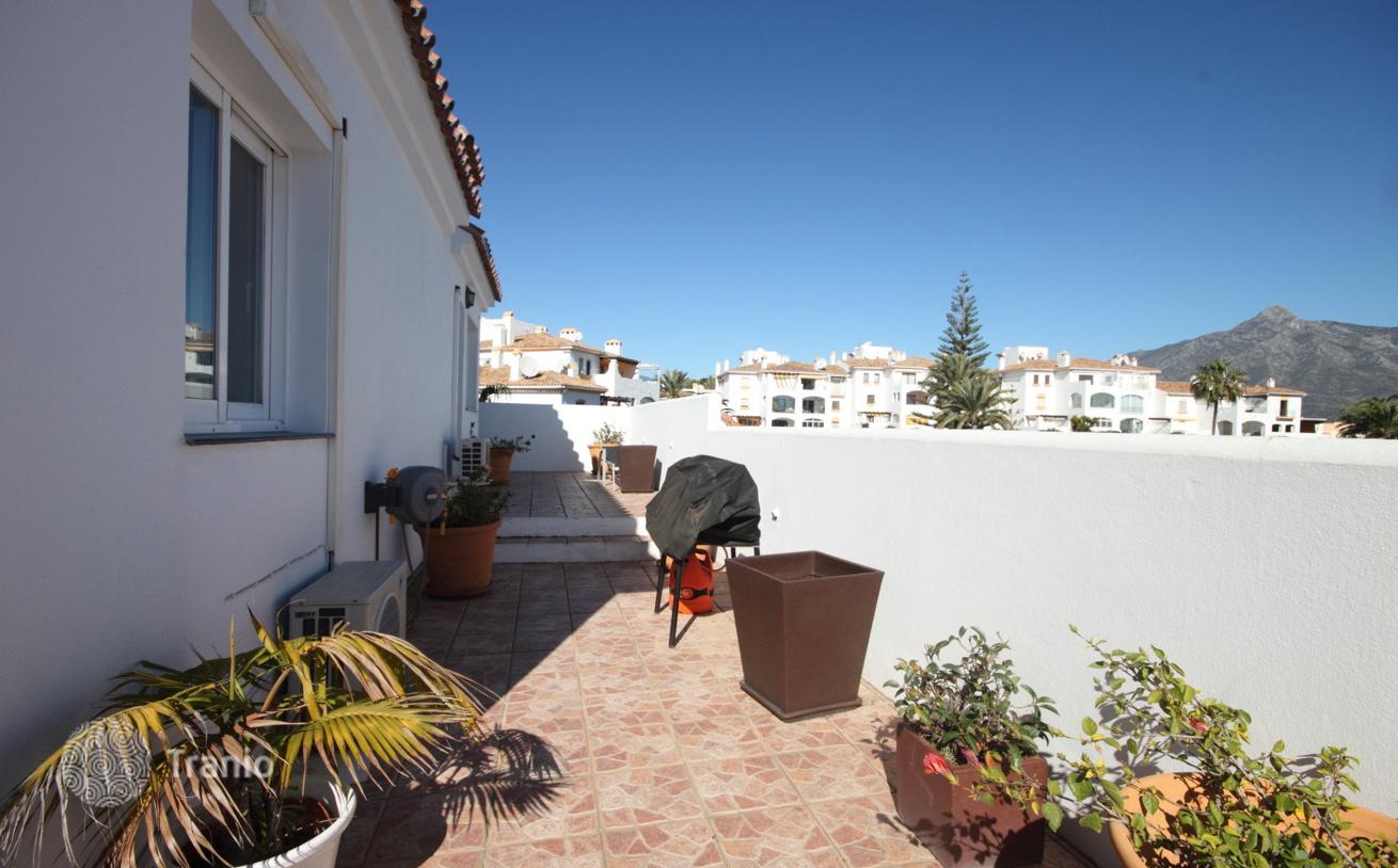 3-Bedroom Apartment with Sea View in Nueva Andalucia