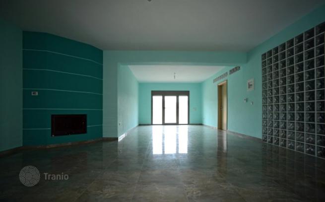 6-Bedroom Villa with Private Pool and Courtyard in Nea Skioni, Halkidiki