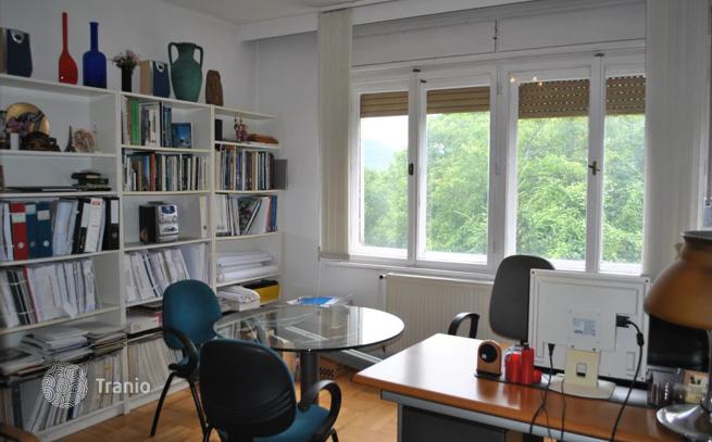 2-Bedroom Apartment with Garden and Garage in District II, Budapest
