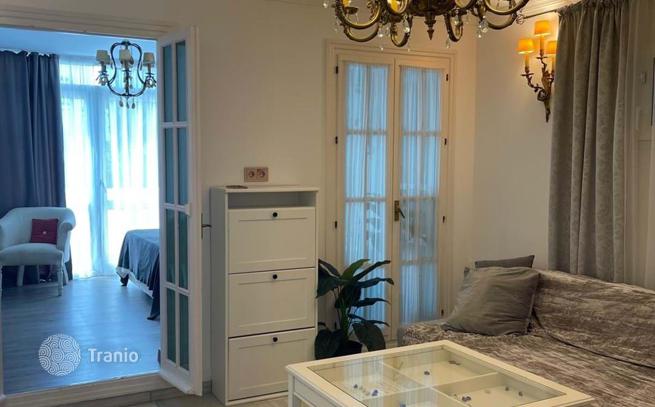 1-Bedroom Apartment in Puerto Banus, Marbella, photo 2