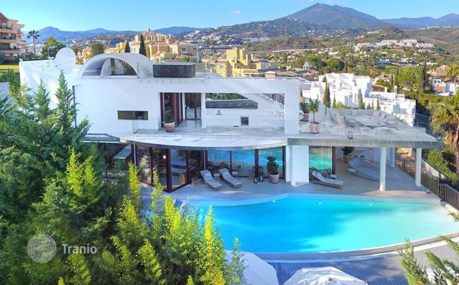 6-Bedroom Villa in Nueva Andalucia, photo 4