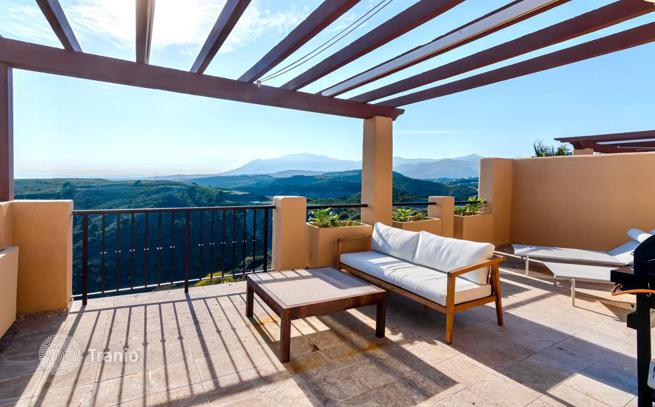 2-Bedroom Penthouse with Sea and Mountain Views in Benahavis, Marbella, photo 3