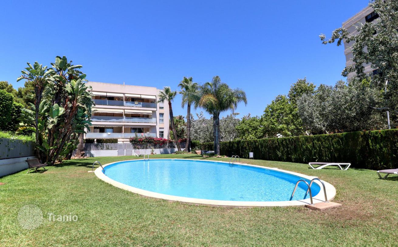 4-Bedroom Apartment Near the Sea in Palmanova, Mallorca