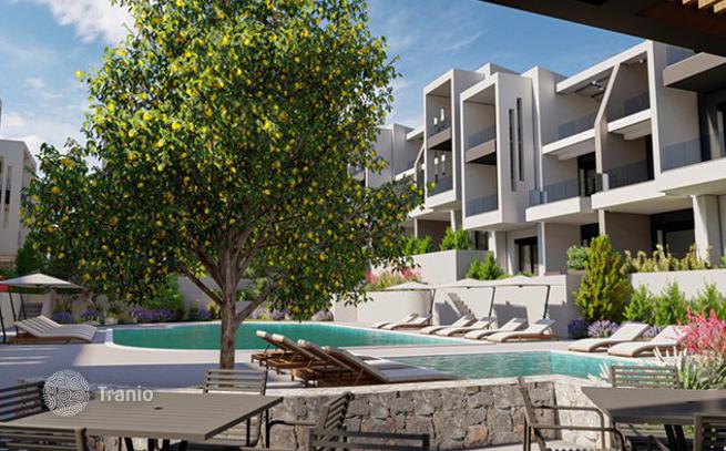 Low-Rise Residence with Shared Pools 500 m from the Beach in Nikiti, Greece