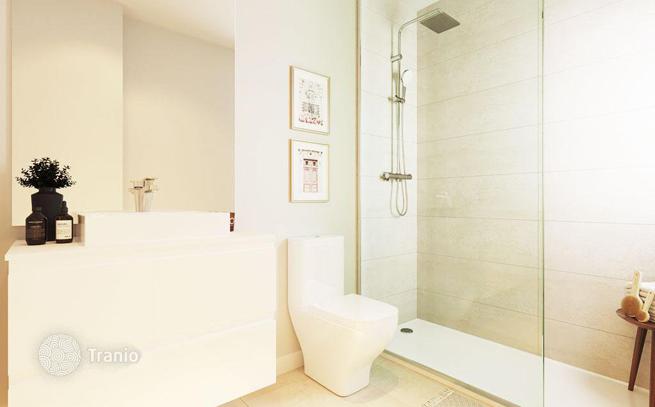 3-Bedroom Penthouse with Spacious Terrace in Estepona, photo 5