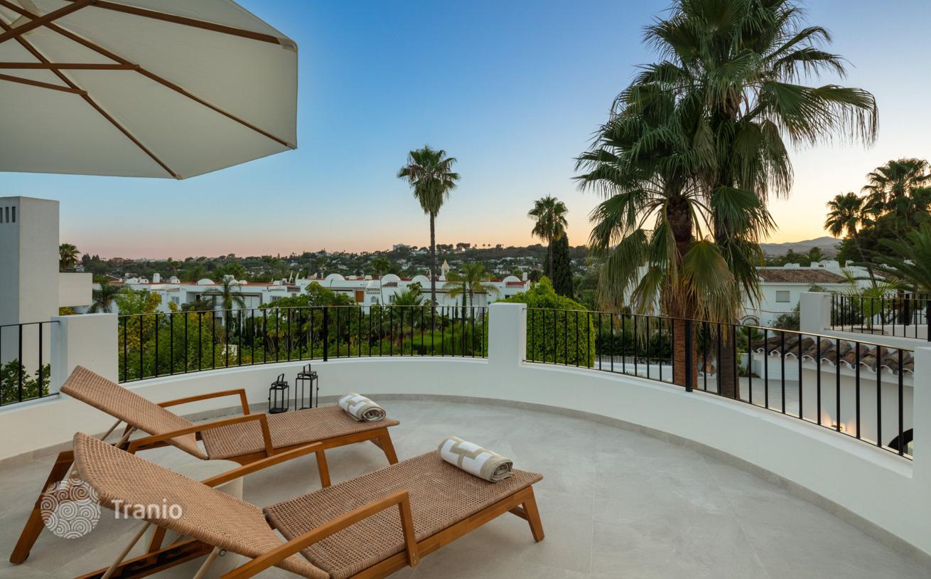 Villa with Private Pool and Garden in Nueva Andalucia, Marbella