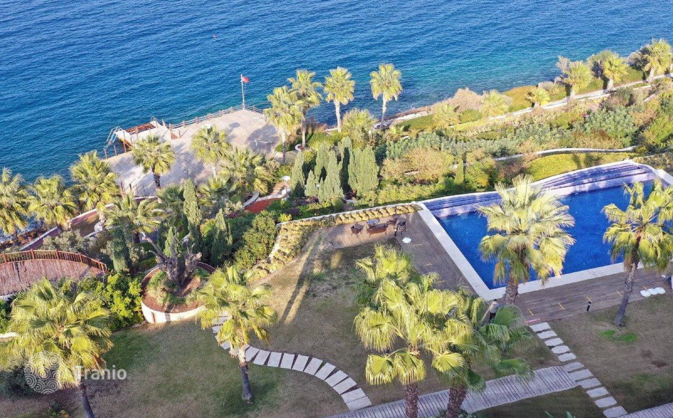 2-Bedroom Beachfront Apartment with Private Beach in Gümdogan, Bodrum