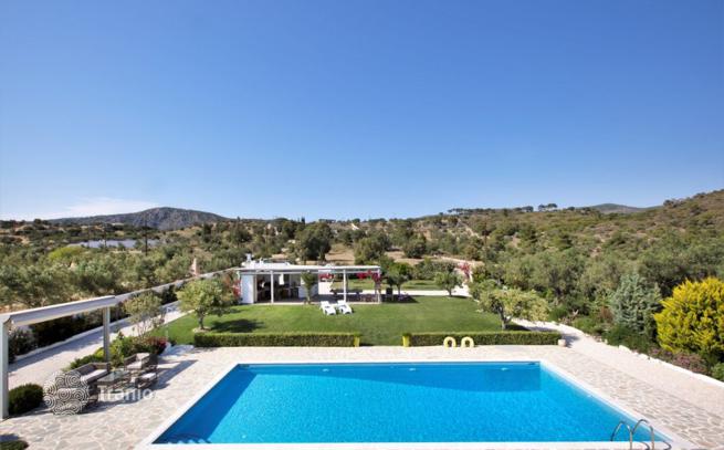 6-Bedroom Villa with Private Pool and Garden in Lutrakis, Peloponnese