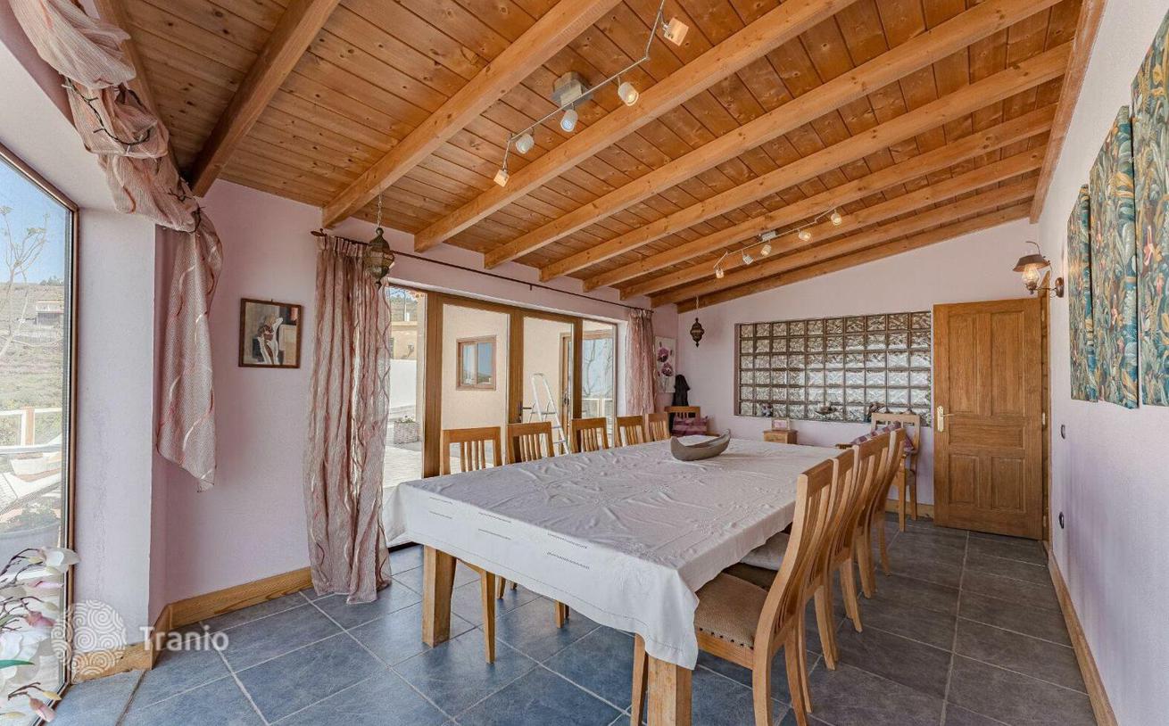 3-Bedroom Villa with Sea and Mountain Views in San Miguel, Tenerife, photo 2