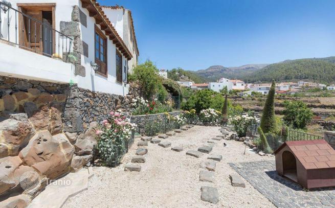 Mountain House with Large Plot and Mountain Views in Vilaflor, Tenerife