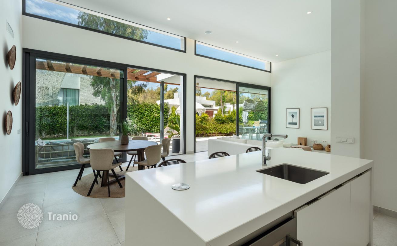 3-Bedroom Villa with Private Pool in Arboleda, Estepona