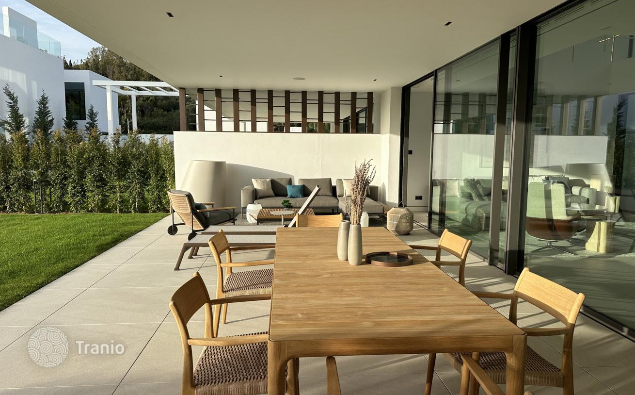 4-Bedroom Villa with Private Pool and Garden in Vilas 12, Marbella, photo 4