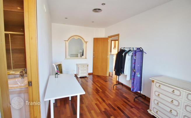2-Bedroom Apartment with Balconies in Sant Antoni, Barcelona, photo 4