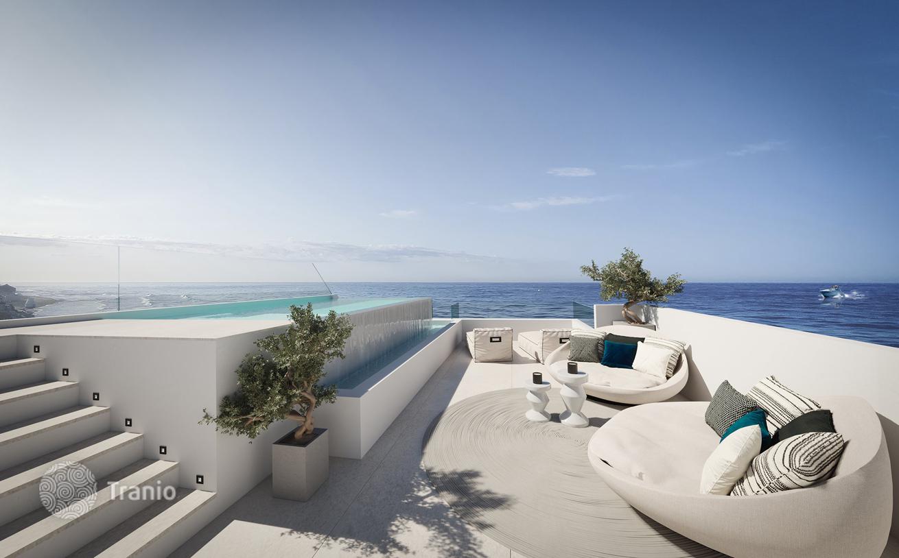 Luxury Beachfront Villa with Private Pool in Marbella