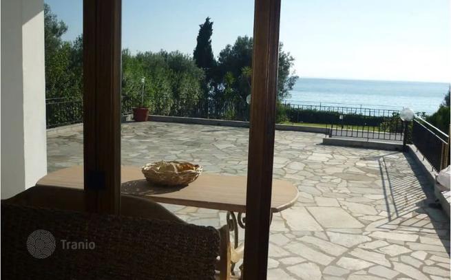 3-Story Beachfront Villa with Panoramic Sea Views in Kassandra, Halkidiki, photo 3
