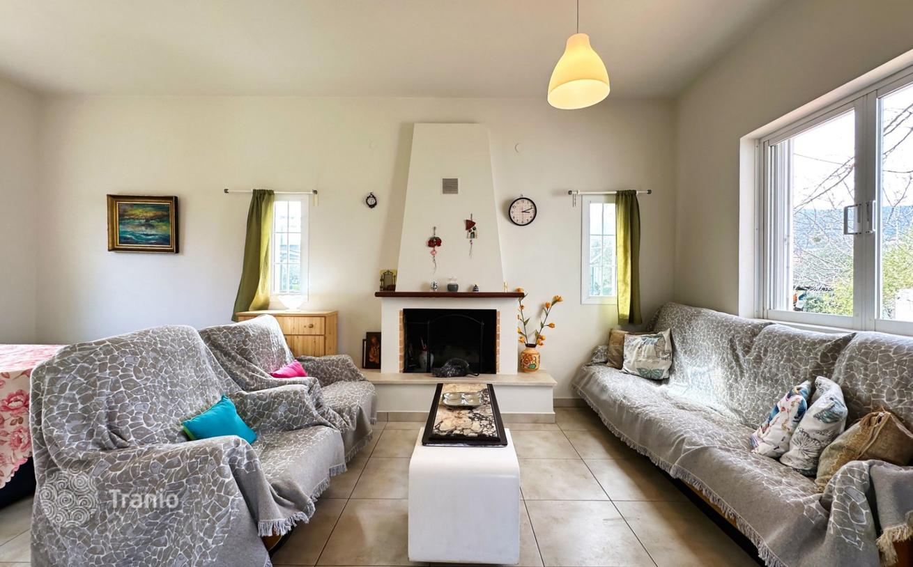 2-Bedroom Villa with Garden and Parking on Peloponnese, photo 3
