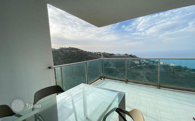 2-Bedroom Apartment with Sea and Mountain Views in Benidorm