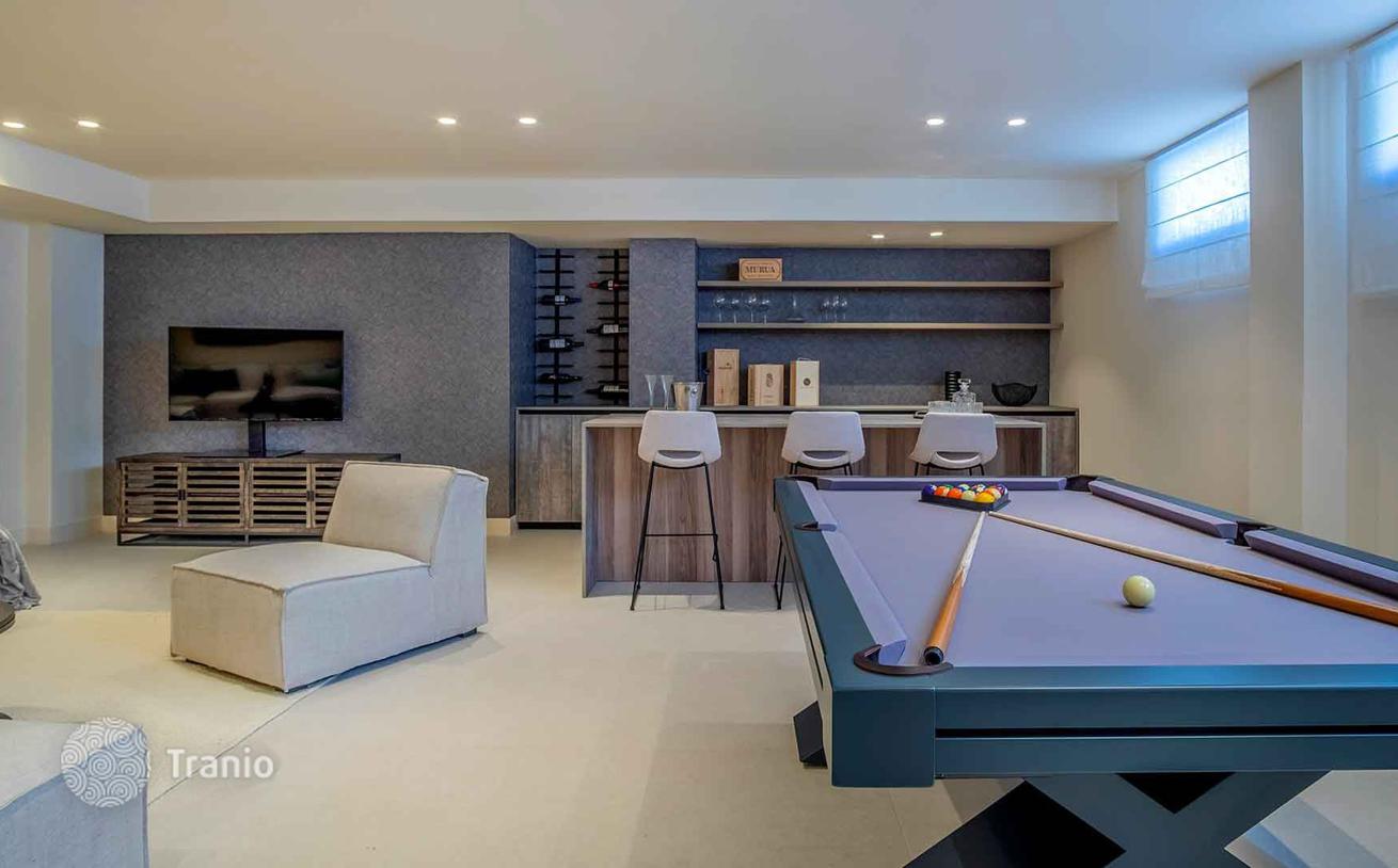 4-Bedroom Villa with Private Pool and Garden in Estepona, photo 5