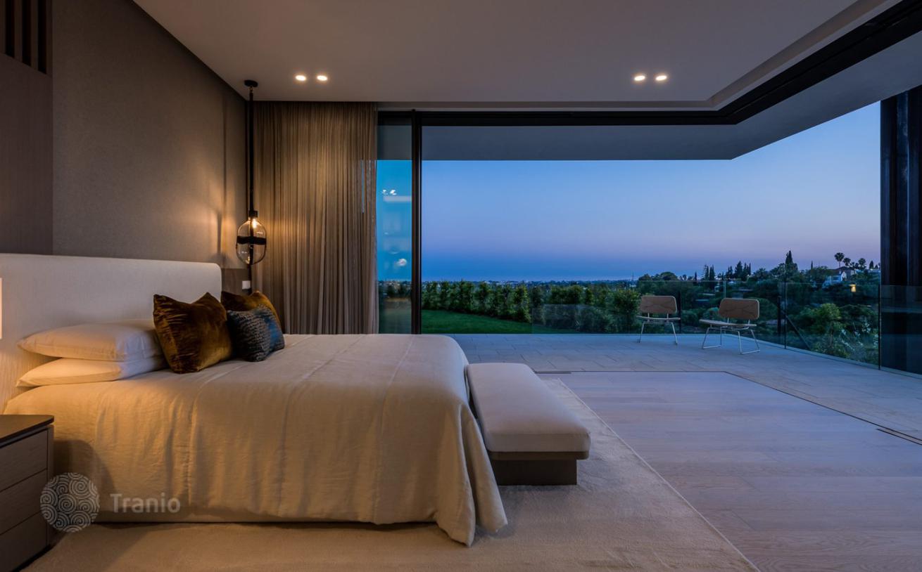 4-Bedroom Villa Near Golf Course in Marbella, photo 2