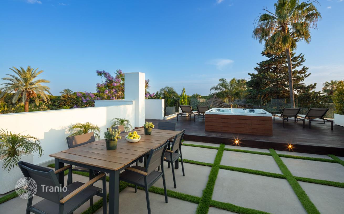 Luxury Villa with Private Pool and Spa on Golden Mile, Marbella
