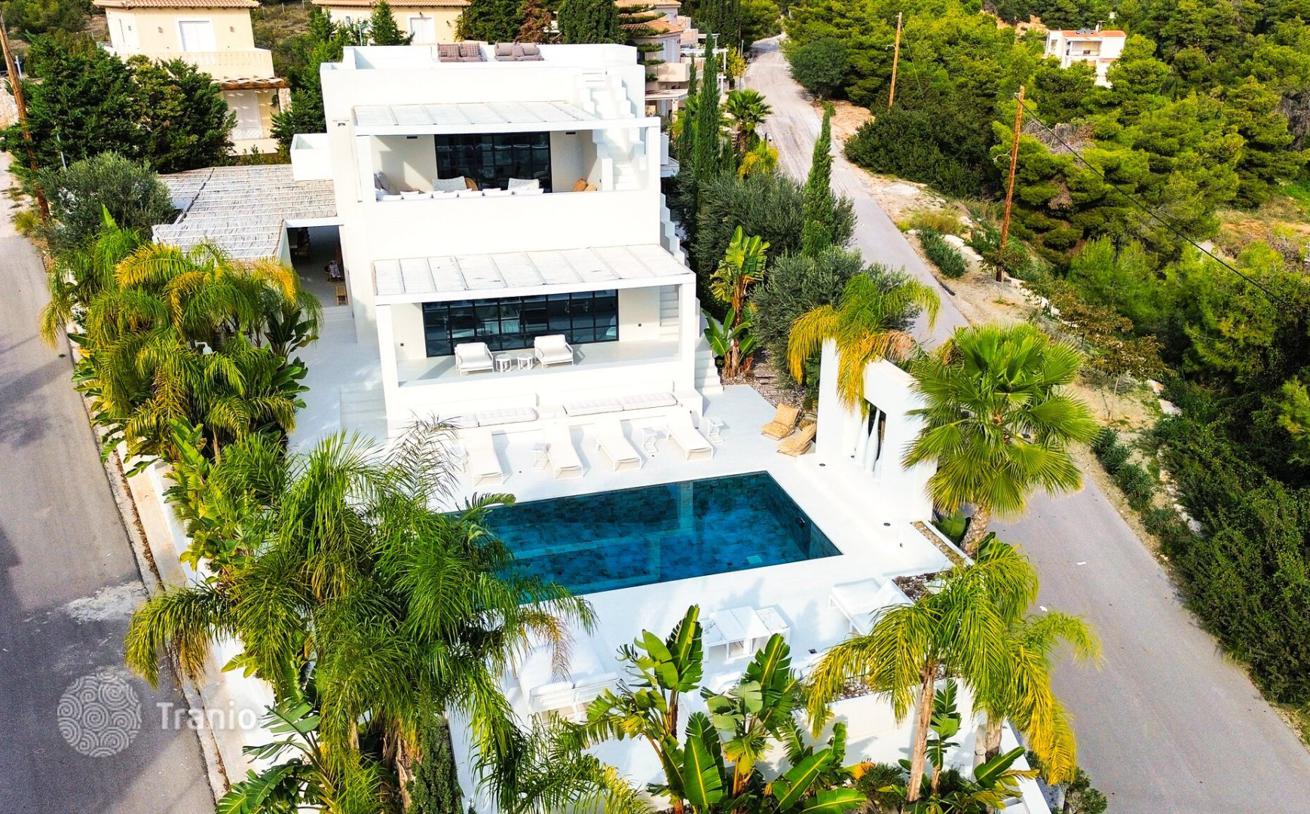 5-Bedroom Villa with Private Pool and Sea View in Kranidi, Peloponnese