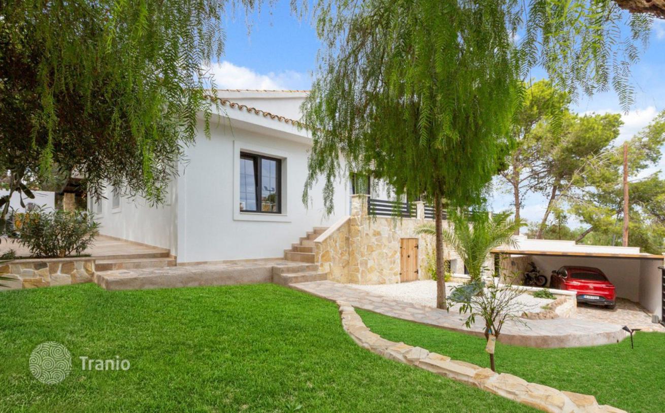3-Bedroom Villa with Pool and Lagoon View in Torrevieja, photo 5