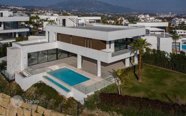 5-Bedroom Villa with Sea View in Benahavís