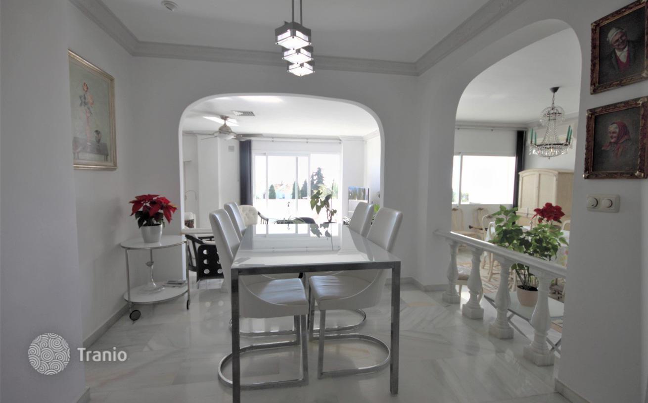3-Bedroom Apartment with Sea View in Nueva Andalucia, photo 2