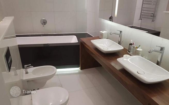 2-Bedroom Apartment with Garden and City View in District I, Budapest, photo 4