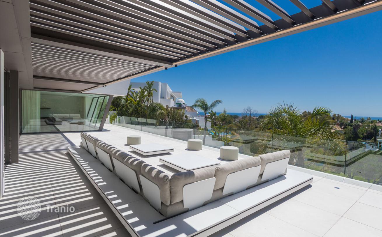6-Bedroom Villa with Private Pool and Golf Course Views in Benahavís