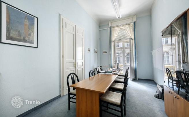 4-Bedroom Apartment in District V, Budapest