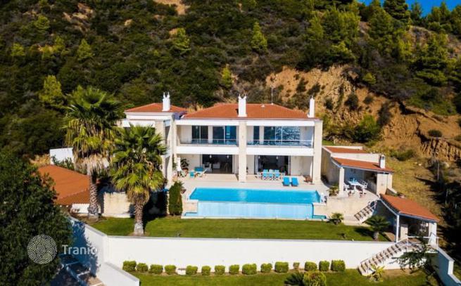 3-Bedroom Villa with Private Pool in Nea Skioni, photo 5