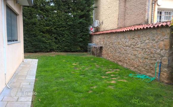 Apartment with Garden Near Metro Station in Marousi