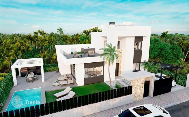 2-Bedroom Villa with Private Pool and Garden in Punta Prima, photo 5