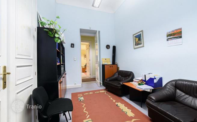 4-Bedroom Apartment in District V, Budapest, photo 4