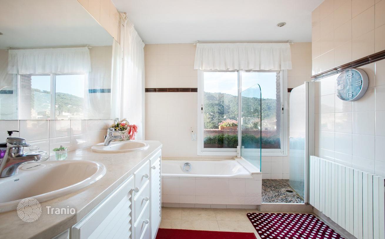 4-Bedroom Townhouse with Pool in Cabrera de Mar, Barcelona, photo 5