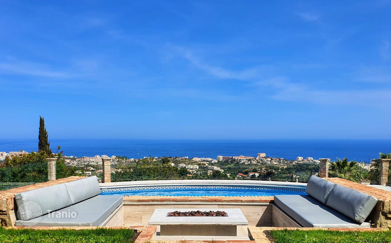 4-Bedroom Villa in Benalmadena, Malaga, photo 4