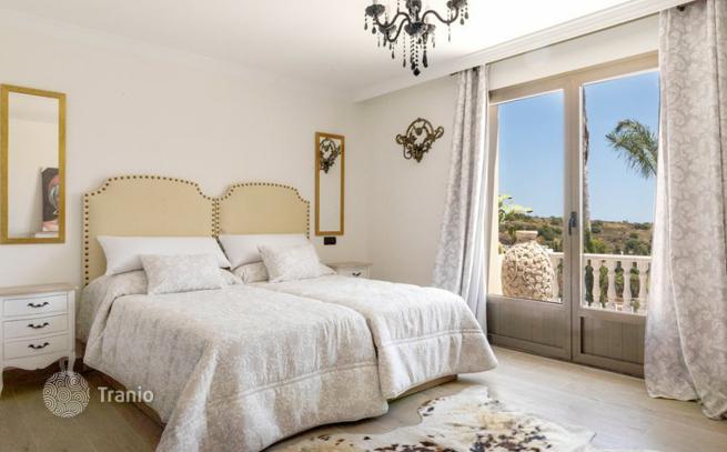 Spacious Villa with Private Pool, Gym and Cinema in Marbella