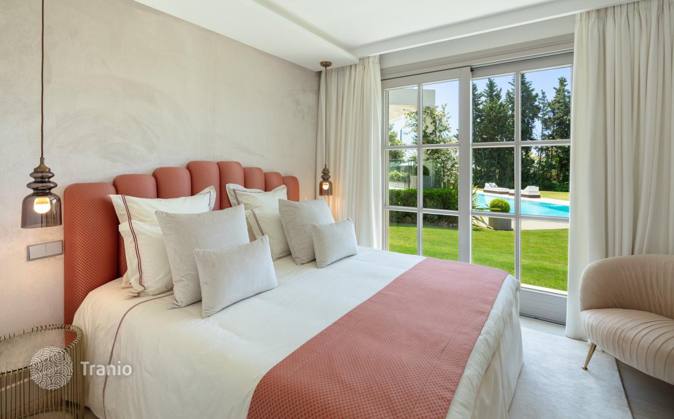 6-Bedroom Villa with Private Pool and Golf Course View in Nueva Andalucia, Marbella, photo 2